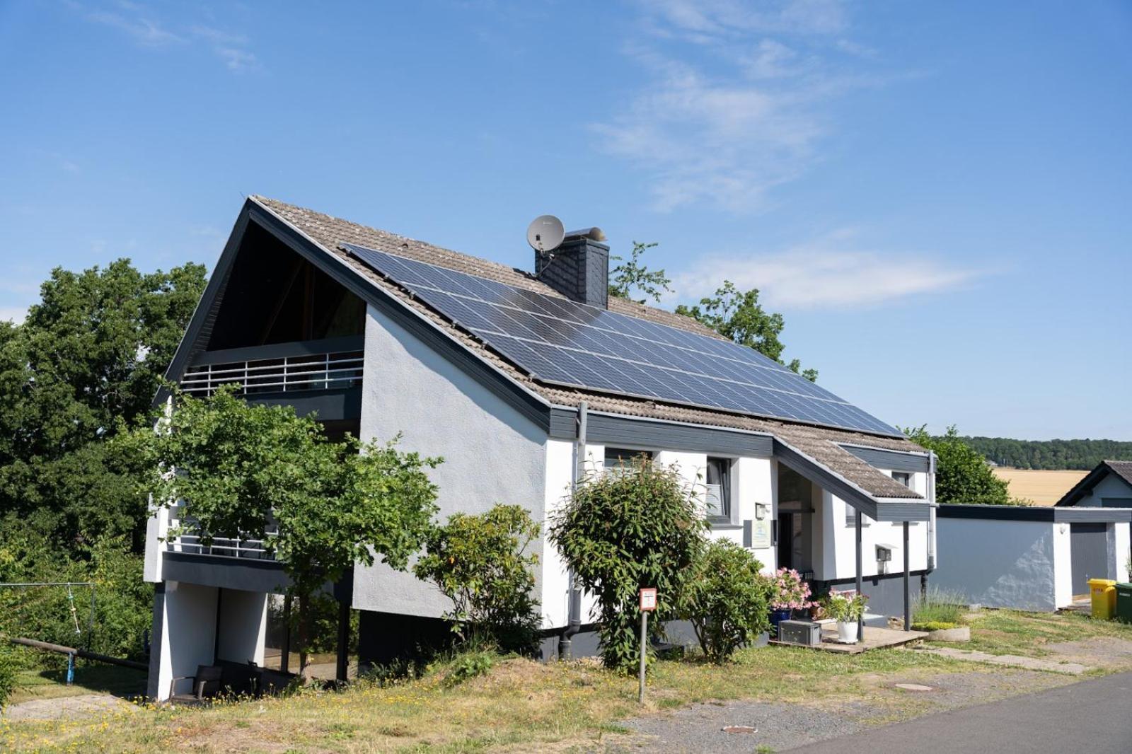 Ferienhaus Schoene Aussicht Ferienwohnung Gelb Hemfurth-Edersee Buitenkant foto